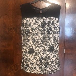 Sleeveless Black/White Top